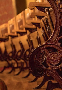 Antik tiyatroda eski simetrik sandalye