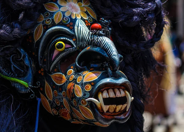 Angstaanjagende Zwarte Masker Van Strijder Tastoan Een Traditionele Mexicaanse Carnaval Stockafbeelding