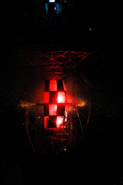 Meksika Festivali gece kırmızı renk havai fişek