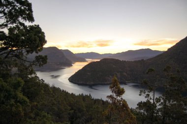 Andes dağlarda günbatımı