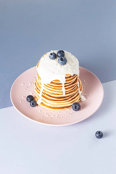Pancakes Blueberries Honey Blue Background — Stock Photo, Image