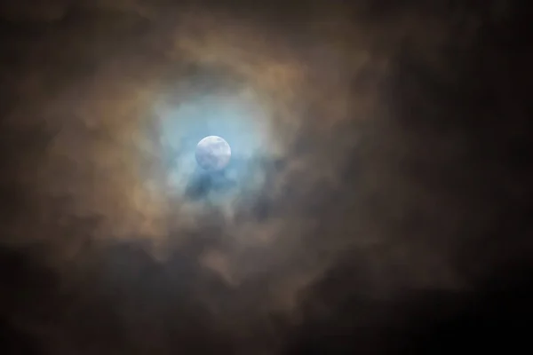 Full bright moon in a dark sky, covered with clouds_ — Zdjęcie stockowe