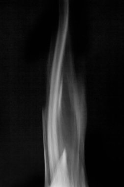 görüntü üzerinde heybetli için siyah arka plan üzerinde sigara duman