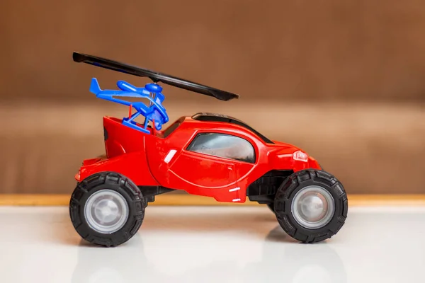 Kinder speelgoedauto, verjaardagsgift, verkoop en aankoop van kinderen — Stockfoto