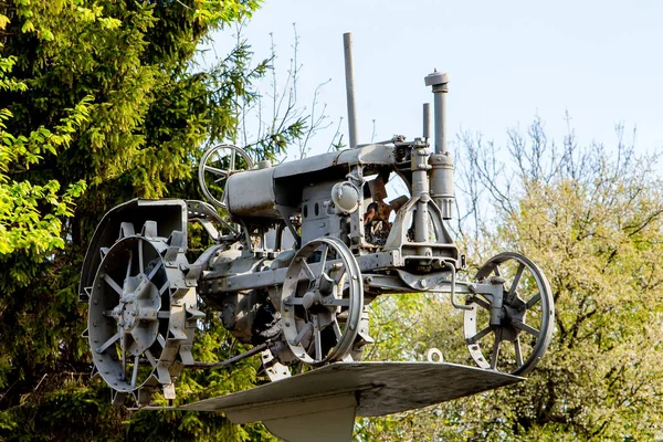 Old tractor on  pedestal in the open-air museum_ — Zdjęcie stockowe