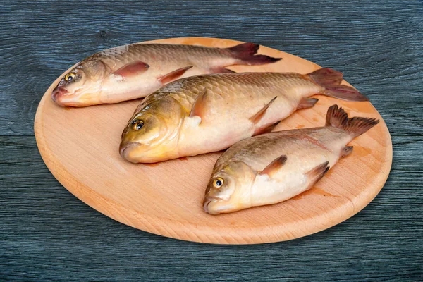 물고기, 요리, 부엌 보드에 대 한 준비. 식이 좋은 — 스톡 사진