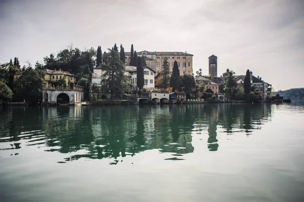 görünüm üzerinde Lake Orta San Giulio Adası, piedmont, İtalya