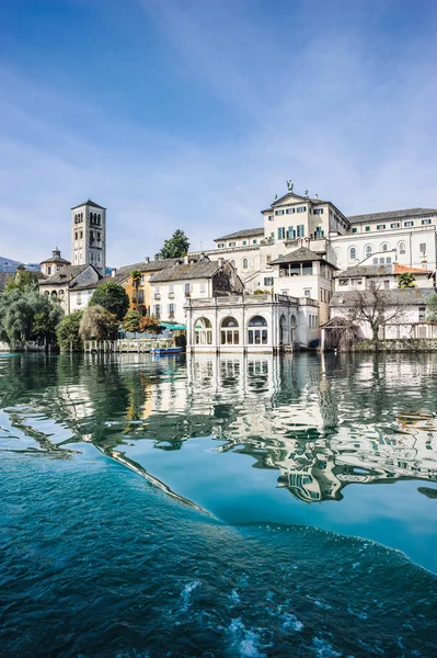 görünüm üzerinde Lake Orta San Giulio Adası, piedmont, İtalya