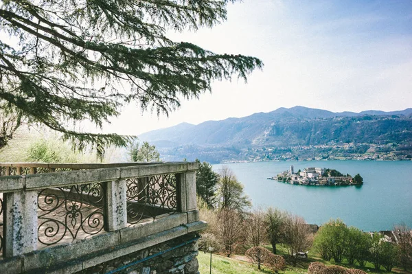 görünüm üzerinde Lake Orta San Giulio Adası, piedmont, İtalya