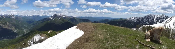 bir dağın tepesinden dağ manzara panoramik fotoğraf