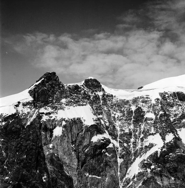 Monte Rosa dağ grubu, Doğu duvarı Punta giordani ve Vincent piramidi, siyah beyaz klasik fotoğraf