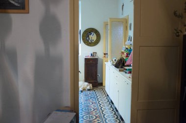 Aile evinin iç manzarası.