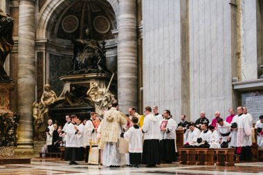 Roma-İtalya-10-24-2015. Kutsal Papalık ayini Aziz Peter 's Chair' de, Latince Ayin 'de, Vatikan' daki Aziz Peter Bazilikası 'nda, hac Summorum Pontificum