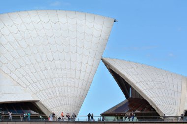 Sydney - Ekim 19 2016:Visitors içinde Sydney Opera Binası, bir çok mekan gösteri sanatları merkezi Sidney, Yeni Güney Galler, Avustralya.