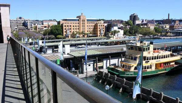 Sydney Ferries op Circular Quay veerboot wharf in Sydney Australia — Stockfoto