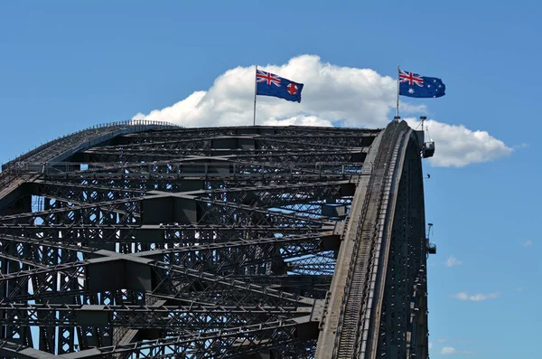 Australian flags flay above Sydney Harbour Bridge — Stock Photo, Image