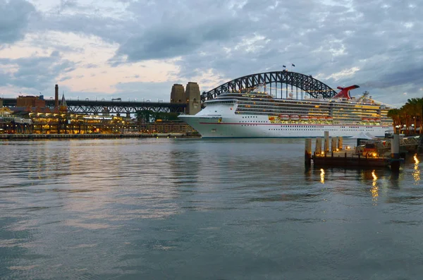 Stadsbilden i Sydney Circular Quay i skymningen Sydney New South Wales — Stockfoto