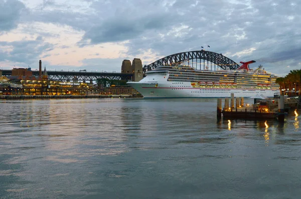 Αστικό τοπίο του Σίδνεϊ Circular Quay στο σούρουπο, Σίδνεϊ, Νέα Νότια Ουαλία — Φωτογραφία Αρχείου