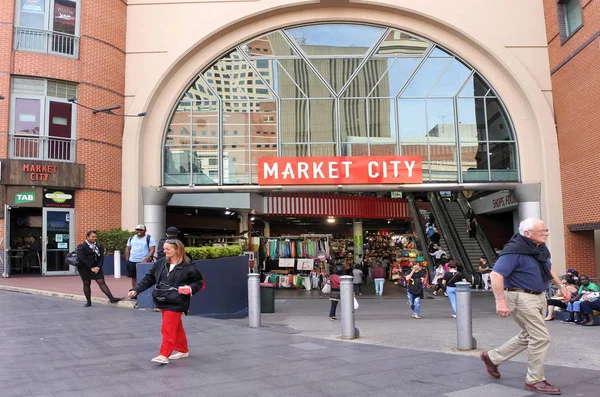 Compradores en Paddy 's Markets Sydney Nueva Gales del Sur Australia — Foto de Stock