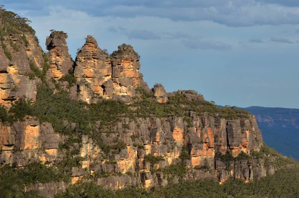Paesaggio delle Tre Sorelle formazione rocciosa nel Monte Azzurro — Foto Stock
