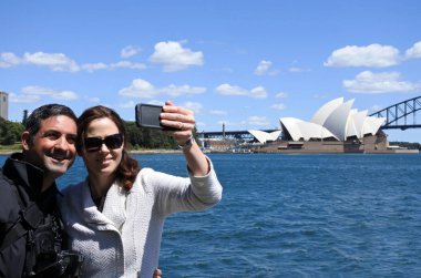 Sydney'de bir selfie alarak turist Çift 
