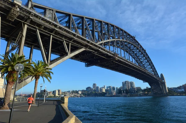 Sydney Harbour Bridge wschodniej stronie podczas sunrise — Zdjęcie stockowe