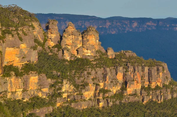 Paisaje de las Tres Hermanas formación rocosa en la Montaña Azul — Foto de Stock