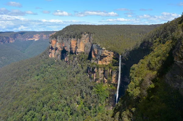 Govetts Leap Falls descendo para o Grose Valley localizado com — Fotografia de Stock