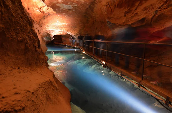 Rzeka jaskini w Jenolan Jaskinie Blue Mountains Nowej Południowej Walii Austr — Zdjęcie stockowe