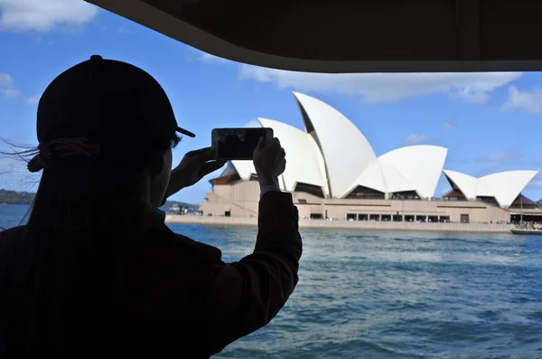 Sydney Oct 2016 Silueta Una Persona Fotografiando Sydney Opera House — Foto de Stock