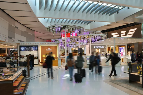 Passageiros no Aeroporto de Sydney Sydney, Austrália — Fotografia de Stock