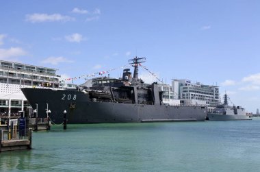 Endonezya Deniz Kuvvetleri amfibi taşıma dock gemisi Kri Banda Ace
