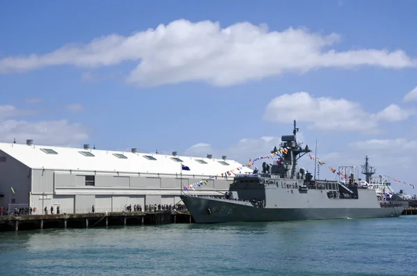 HMNZS Te Kaha (F77) ) — стоковое фото