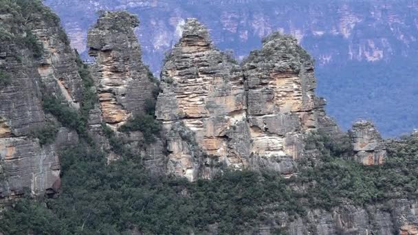 Hermanas formación rocosa Montañas Azules Australia — Vídeo de stock