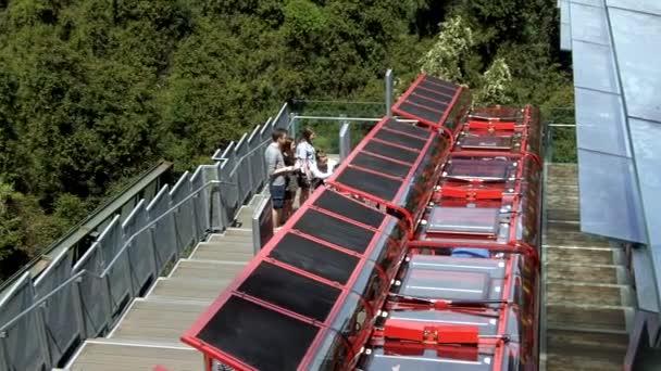 Passagerare Stiga Katoomba Scenic World Railway Sjunker Ner Dalen Jamison — Stockvideo