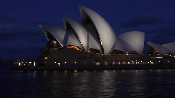 Όπερα Του Σίδνεϊ Από Νερό Άποψη Σούρουπο Στο Sydney Harbour — Αρχείο Βίντεο