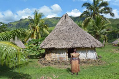 Geleneksel Fiji kostüm, sta giyinmiş yerli Fiji adam