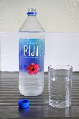 Fiji suyu - doğal artezyen şişelenmiş su