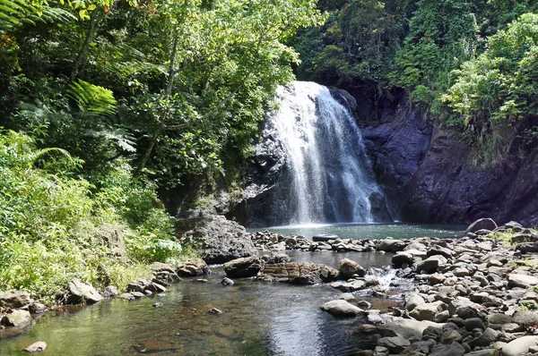 Vuadomo vattenfall Fiji — Stockfoto