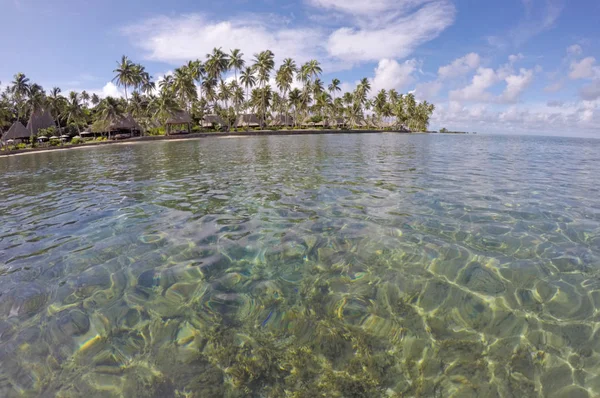 Meereslandschaft eines tropischen Badeortes auf Fidschi — Stockfoto