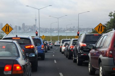 Trafik sıkışıklığı Auckland, Yeni Zelanda.