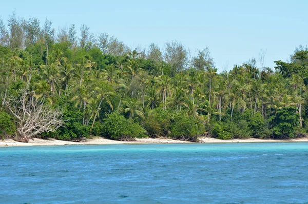 Paisagem de uma praia tropical remota na ilha de Nanuya Levu Fiji — Fotografia de Stock