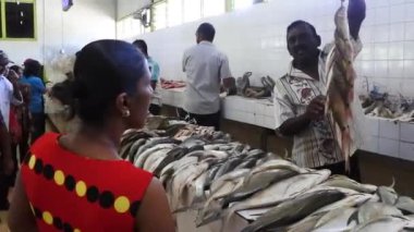 Fiji Nadi balık satışında taze balık pazarı