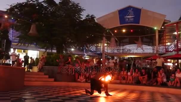Performance d'incendie de rue à Port Denarau à Nadi Fidji — Video