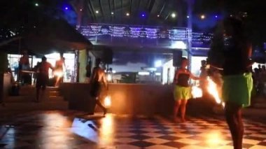 Sokak yangın performansında Nadi Fiji bağlantı noktası Denarau