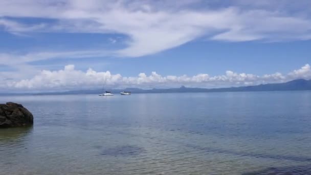 Landschap van een tropisch strand in Vanua Levu Island Fij — Stockvideo