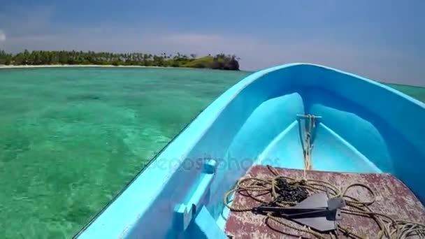 Paisagem de uma das ilhas Yasawa em Fiji a partir de um barco — Vídeo de Stock