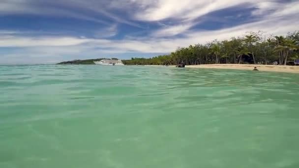 Den blå lagunen på Fiji Nanuya Lailai Island — Stockvideo