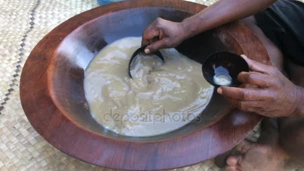 Tradicional bebida Kava la bebida nacional de Fiyi — Vídeos de Stock