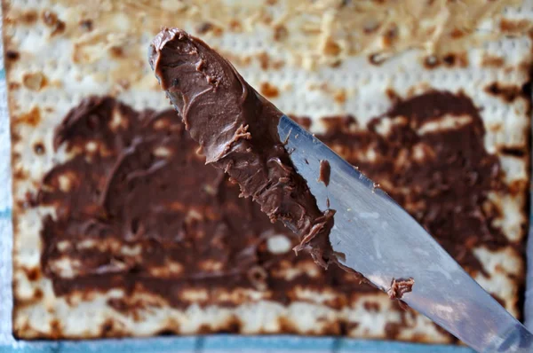 Couteau à tartiner plein de chocolat — Photo